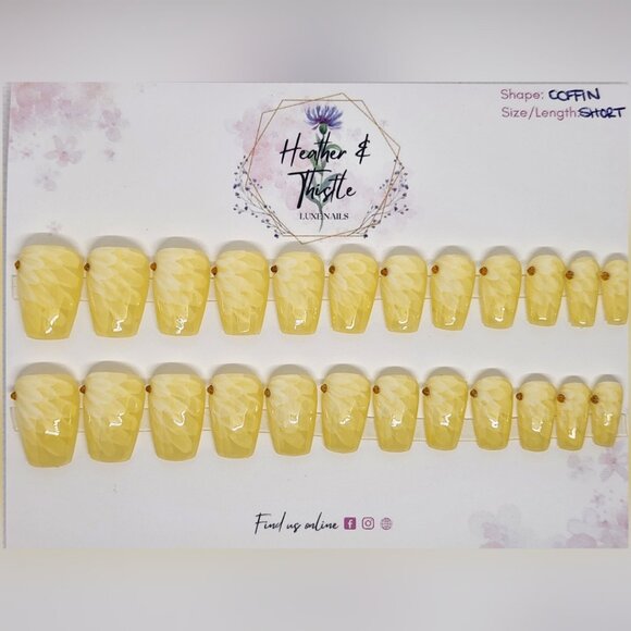 Heather & Thistle Luxe Press-On Nails - Yellow Daisies - Coffin Short - Picture 1 of 2